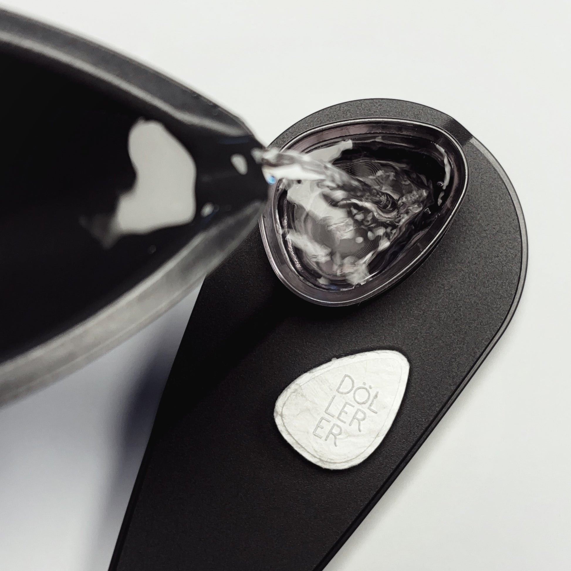 TOWELLO Bloom als MINI Servierschale mit frischem Wasser für stilvollen Empfang an Rezeption und Hotelbar.